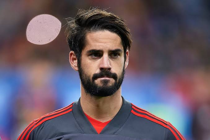 إيسكو يغيب عن ريال بيتيس أول 12 جولة في الدوري الإسباني بسبب الإصابة